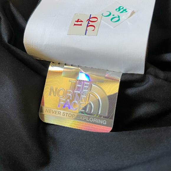 The North Face Black Puffer Jacket - Picture 9 of 9